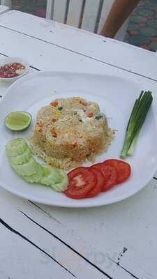 ลานลูกไม้แดง