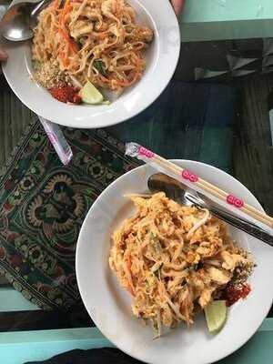 ธรรมดา คาเฟ่