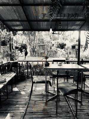 ธรรมดา คาเฟ่