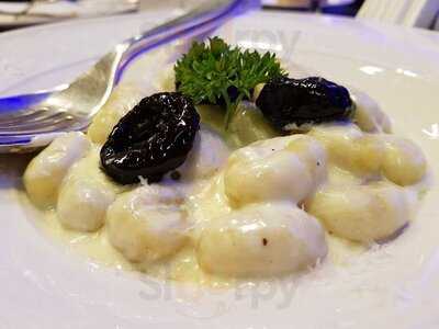 รัฟฟิโน เรสเตอรองท์ & เล้าจ์