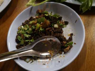 ลาบขมห้วยปู