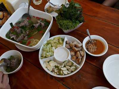 ฮอยอัน แหนมเนือง