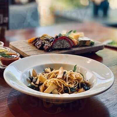 Silhouette Restaurant And Bar