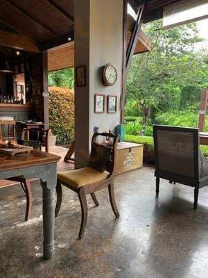 Silhouette Restaurant And Bar