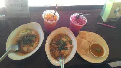 ก๋วยเตี๋ยวห้อยขาริมน่าน