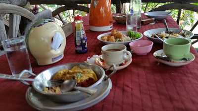 บ้านล้อเกวียน สวนอาหาร