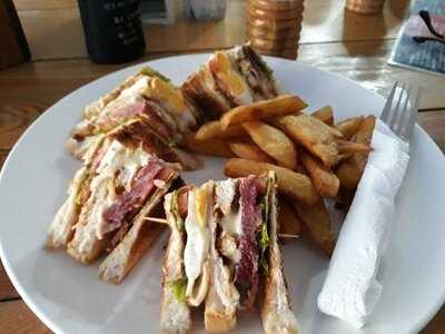 Retox Bar, Hotel And Restaurant