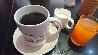 Retox Bar, Hotel And Restaurant