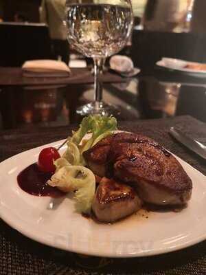 ห้องอาหารร่มไทร 