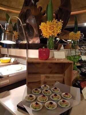 ห้องอาหารร่มไทร 