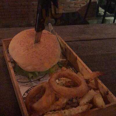 บูมส์ เบอร์เกอร์ แบ็กยาร์ด เบียร์