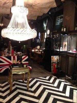 Tete Quarters Vintage Etc