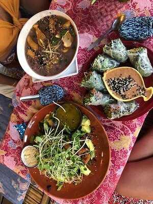 เอิร์ทโทน