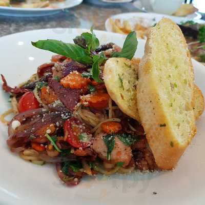 บีส์คาเฟ่บ้านผึ้งแอนด์ฟี่กะ