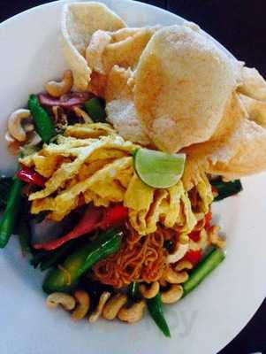 บีส์คาเฟ่บ้านผึ้งแอนด์ฟี่กะ