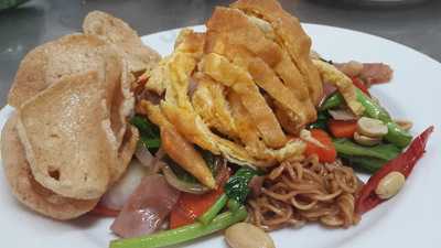 บีส์คาเฟ่บ้านผึ้งแอนด์ฟี่กะ