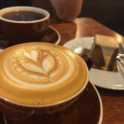 อิง แอนด์ ไลอ้อน คาเฟ่