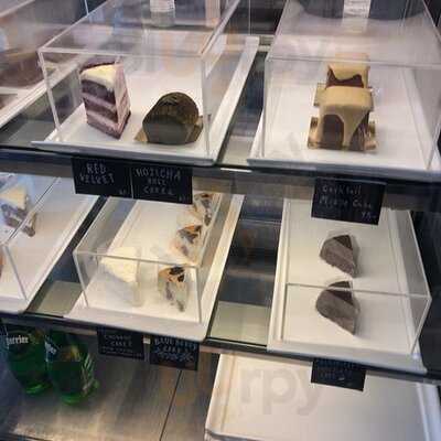 อิง แอนด์ ไลอ้อน คาเฟ่