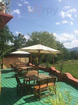 Oasis Bar & Restaurant