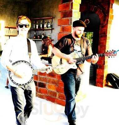 Oasis Bar & Restaurant