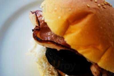 Oasis Bar & Restaurant