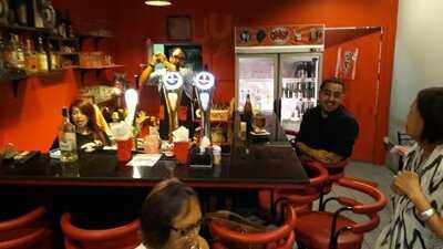 โอเอ็มจี บาร์ & เรสเตอรองท์