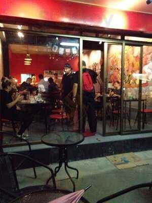 โอเอ็มจี บาร์ & เรสเตอรองท์