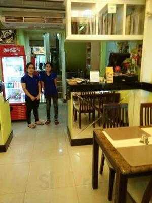 Aryaa's  Indian Restaurant