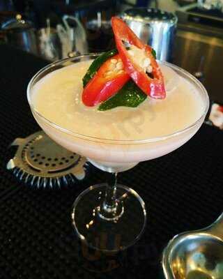 River Vibe Restaurant & Bar