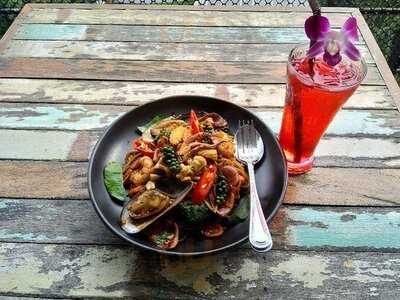 River Vibe Restaurant & Bar