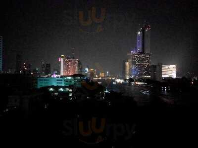 River Vibe Restaurant & Bar