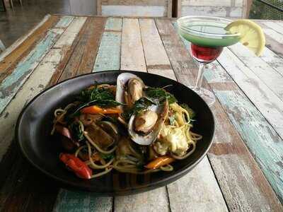 River Vibe Restaurant & Bar