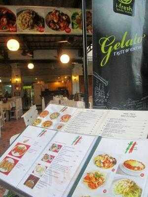 Salotto Italy's Smile Restaurant & Pizzeria