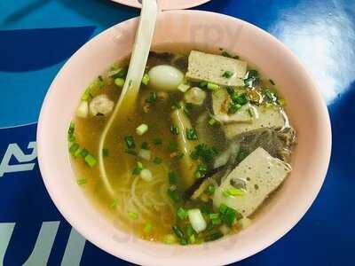 ร้านอาหาร คุณแดงก๋วยจั๊บญวน