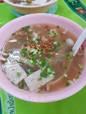ร้านอาหาร คุณแดงก๋วยจั๊บญวน