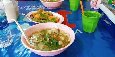 ร้านอาหาร คุณแดงก๋วยจั๊บญวน