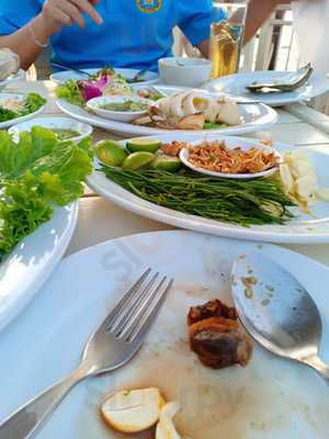 กินลมชมสะพาน