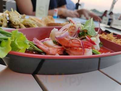 กินลมชมสะพาน