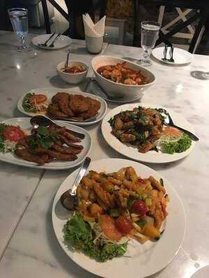 Hapa Bar And Restaurant