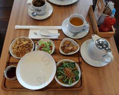 เดอะ คอฟฟี่ คลับ - เดอะไฮฟว์