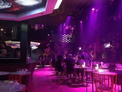 ดิฟเฟอร์ผับออนเดอะบีช