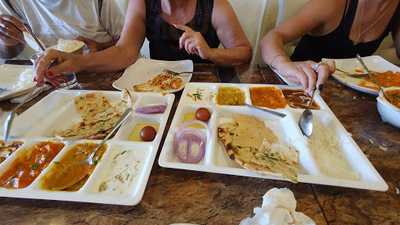 ทีพาร์ทเนอร์ เรสเตอรองท์ แอนด์ คอฟฟี่ช็อป