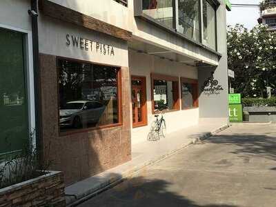 Sweet Pista, Restaurant & Home Bakery