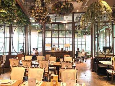 Audrey Cafe Des Fleurs