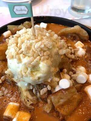 Audrey Cafe Des Fleurs