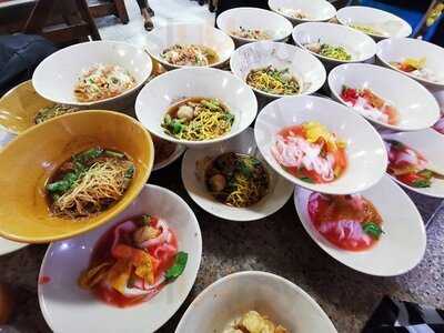 ร้านก๋วยเตี๋ยวเรือทอง