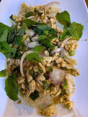 ลาบอุบล คนตระการ