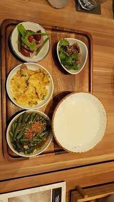 The Coffee Club - Holiday Inn Express Sukhumvit Soi 11