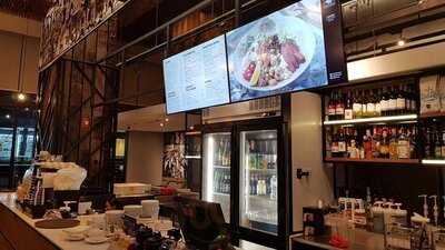 The Coffee Club - Holiday Inn Express Sukhumvit Soi 11