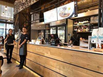 The Coffee Club - Holiday Inn Express Sukhumvit Soi 11